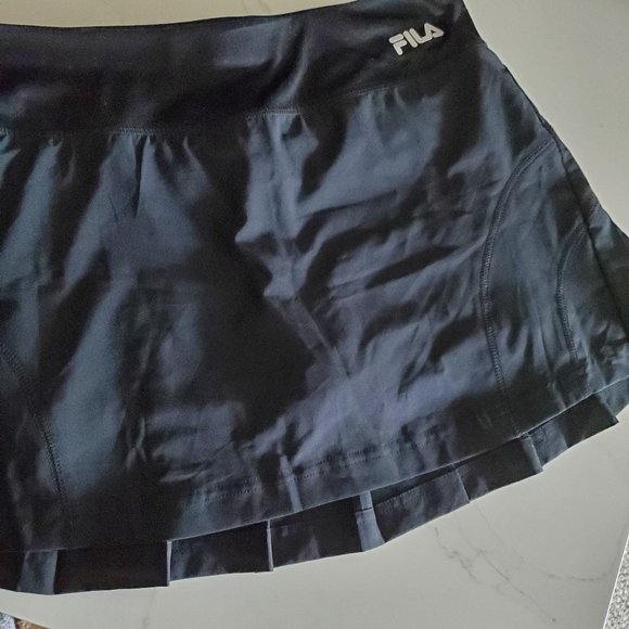(LIKE NEW) FILA Skorts, Black Size S - Picture 3 of 12